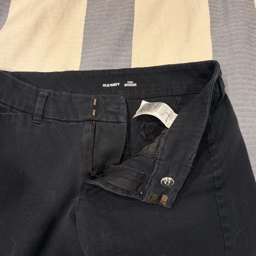Old Navy Pixie Pants - Picture 5 of 12